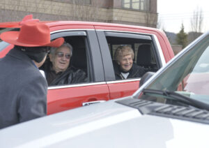 Winning bid: Auctioneer gavels in parade for parents' 70th anniversary